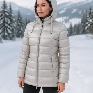 Práve teraz pristáli na našom eshope nové zimné bundy pre dámy. Iba pár kusov na sklade!